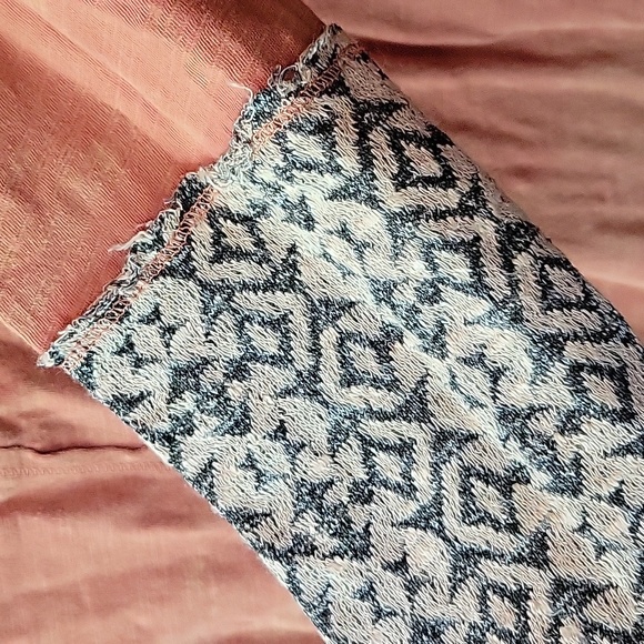 Long sleeved shirt Love on Tap from the Buckle NWT - Picture 4 of 4